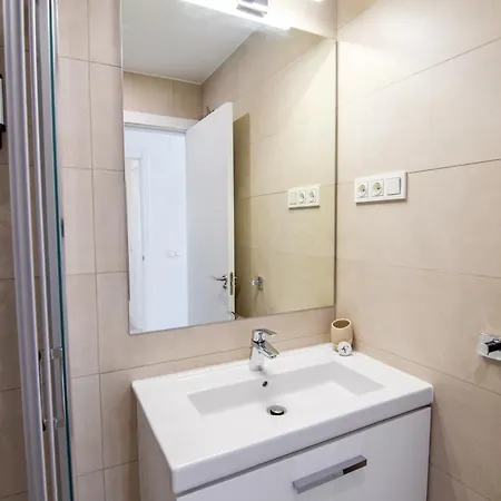 Apartment Letplanet Martiricos *